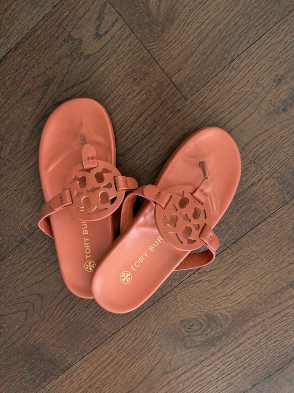 Tory Burch Women’s Miller Cloud Leather Thong Sandals in Bourbon Miele Size 8